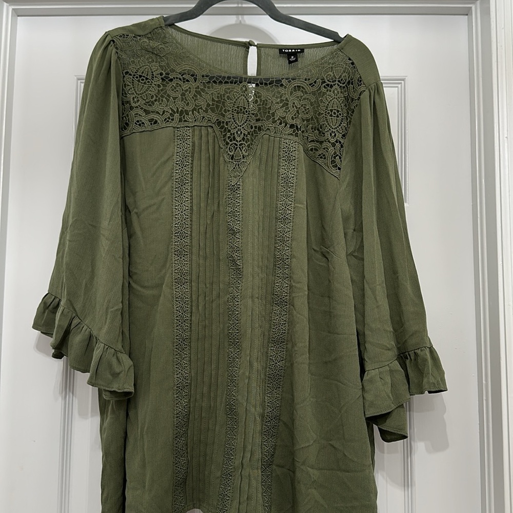 Torrid blouse size 2 - Picture 2 of 6